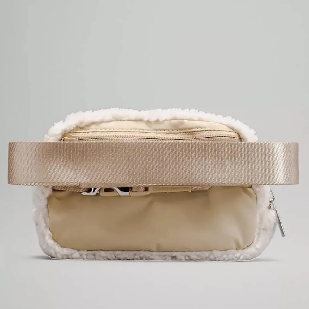 Lululemon Unisex Zip Fleece Everywhere Black Crossbody Belt Bag Light Ivory - Picture 3 of 5